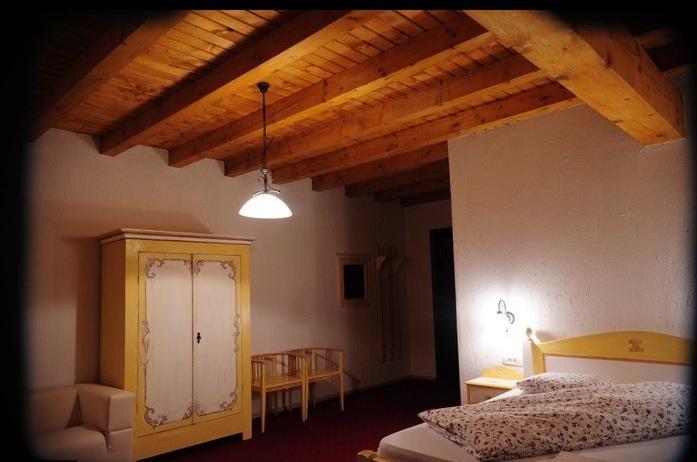 Pension Conacul Vanatorului Moeciu De Sus Zimmer foto